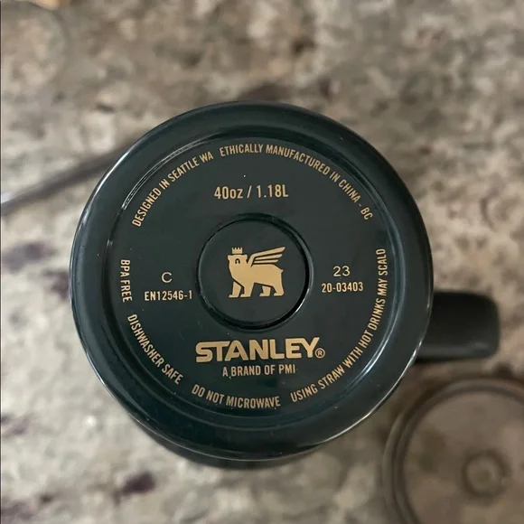 Stanley Dark Green 40 oz Travel Mug with Straw - Picture 4 of 6